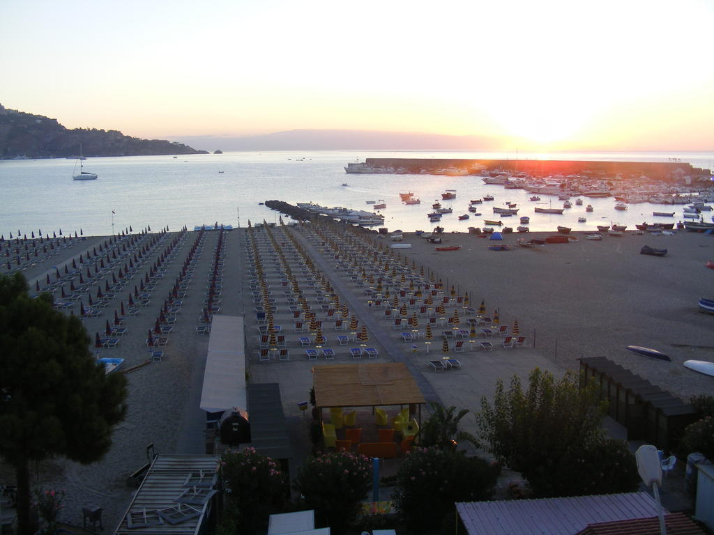 Hotel Sabbie D'Oro Giardini Naxos Exterior foto